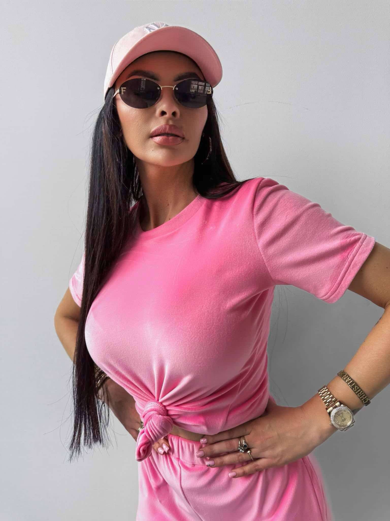 Розов анцуг Rovy