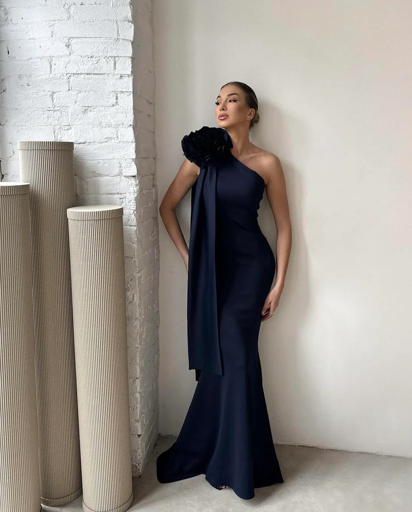 فستان المسك الأسود