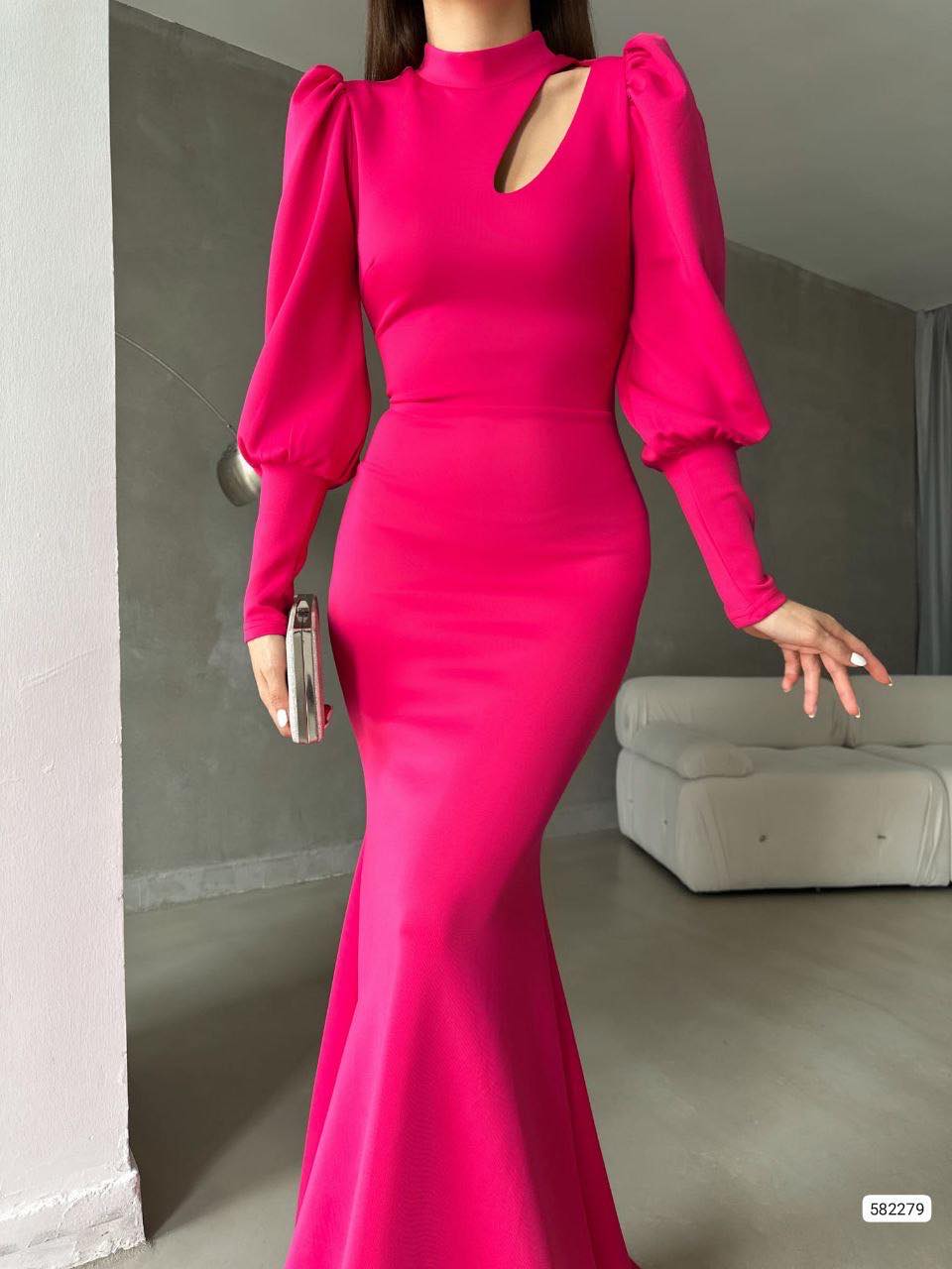 فستان لوزي الفوشيا