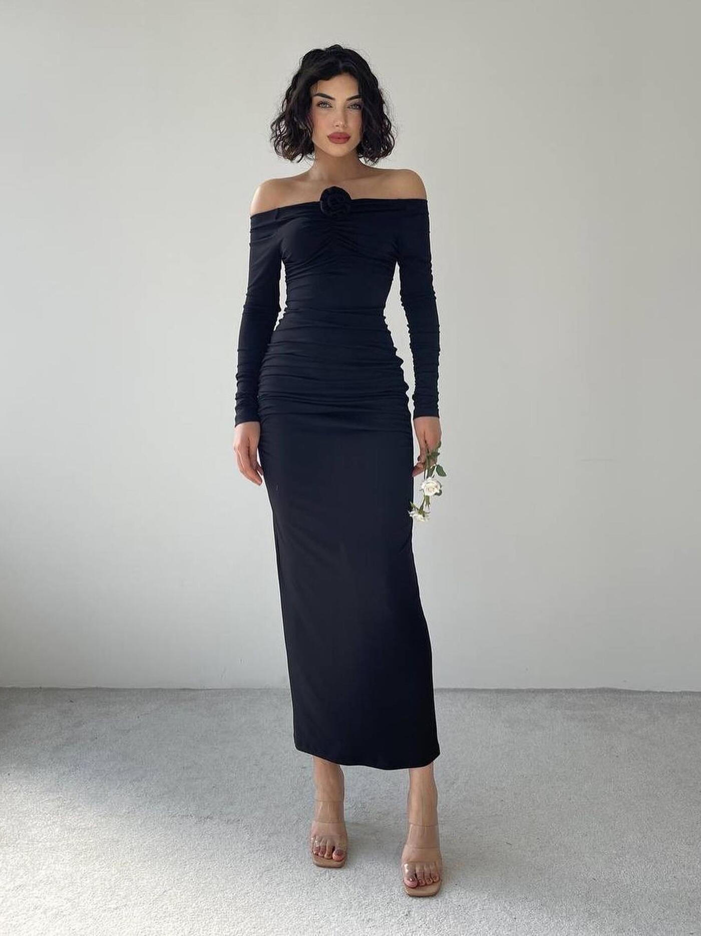 فستان من الصوف الأسود