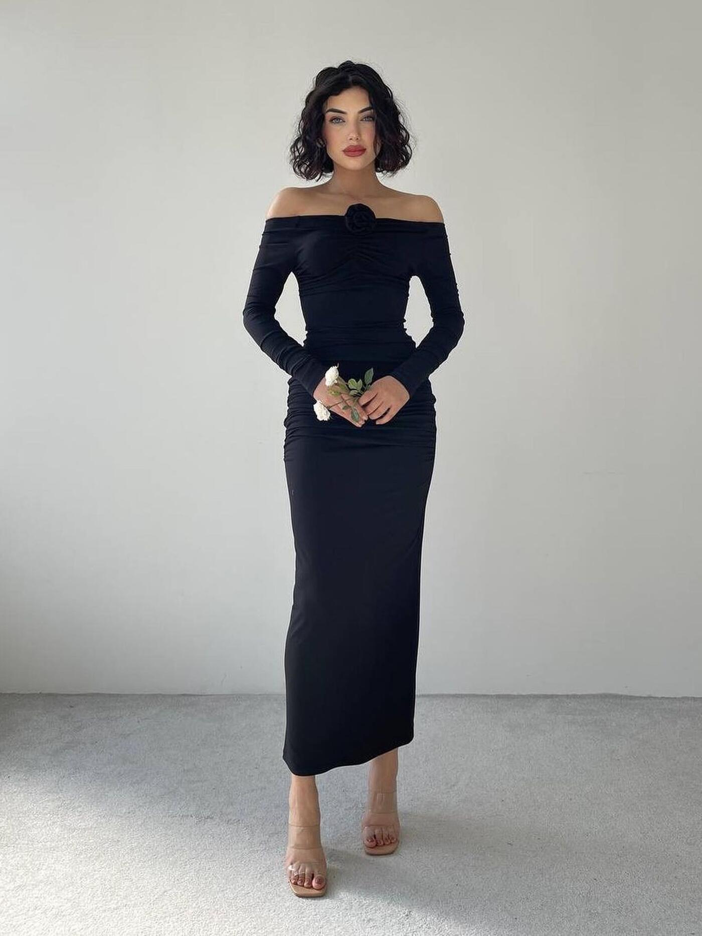 فستان من الصوف الأسود