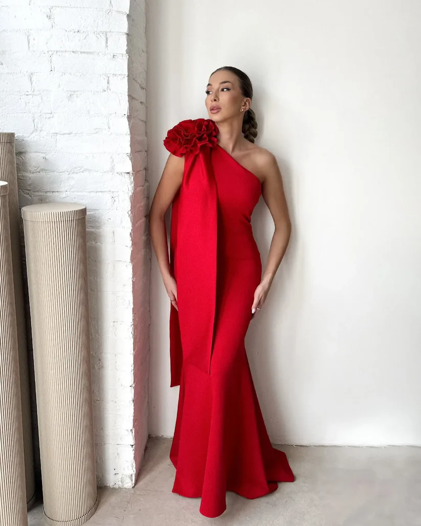 فستان المسك الأحمر