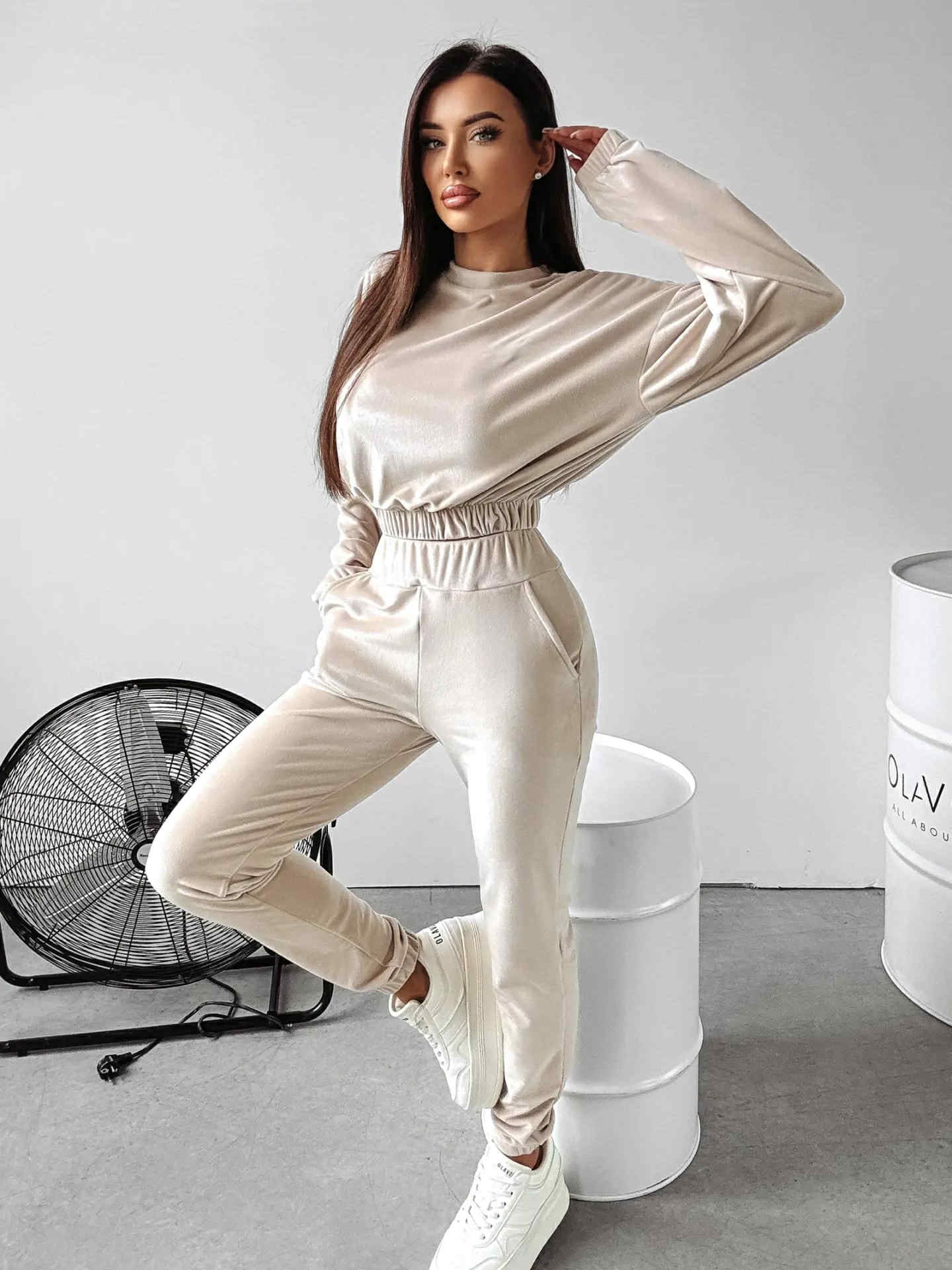 Анцуг Ola Beige