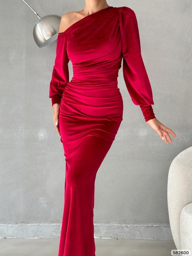 فستان هبة الأحمر