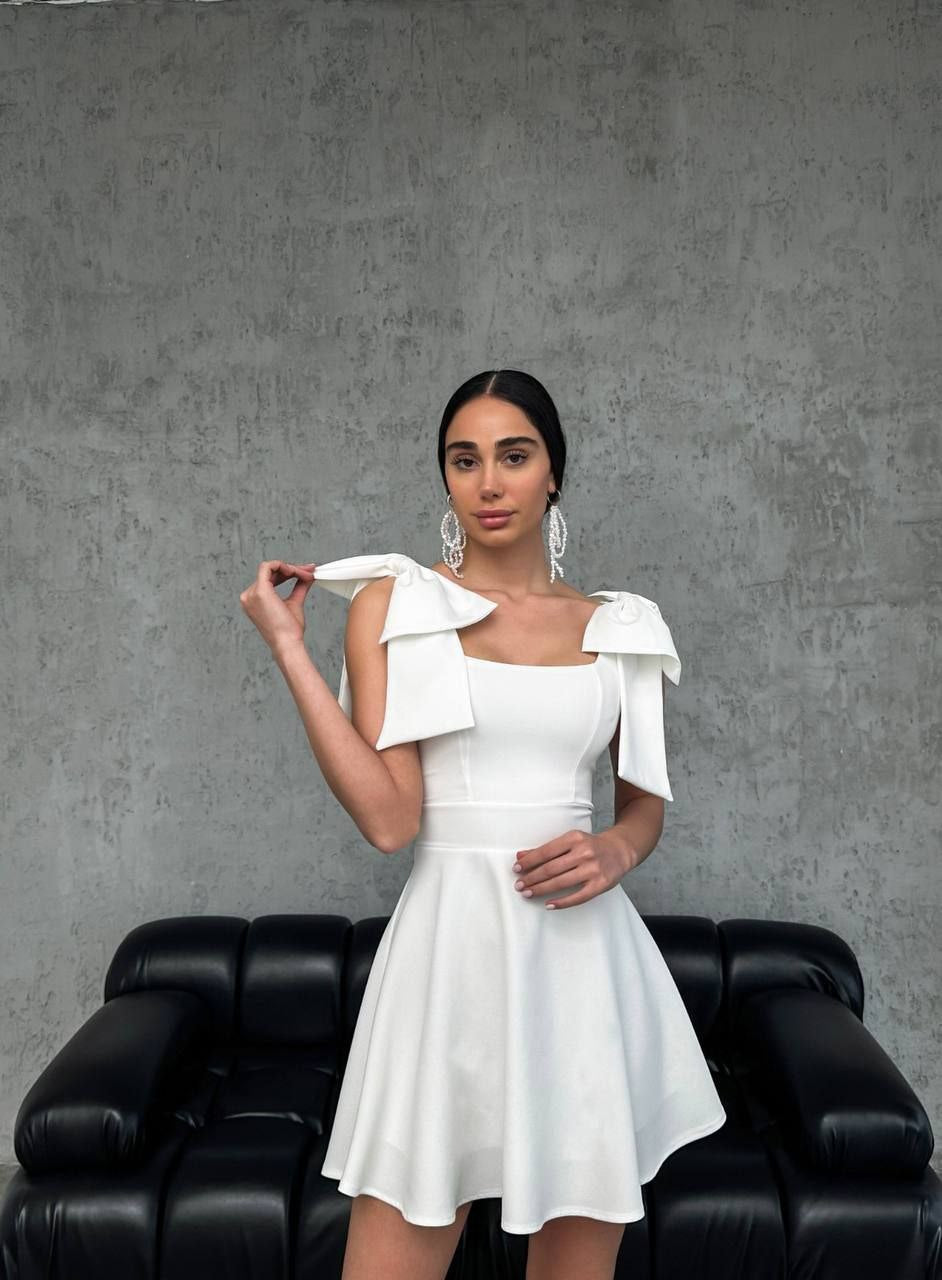 Бяла рокля Naya