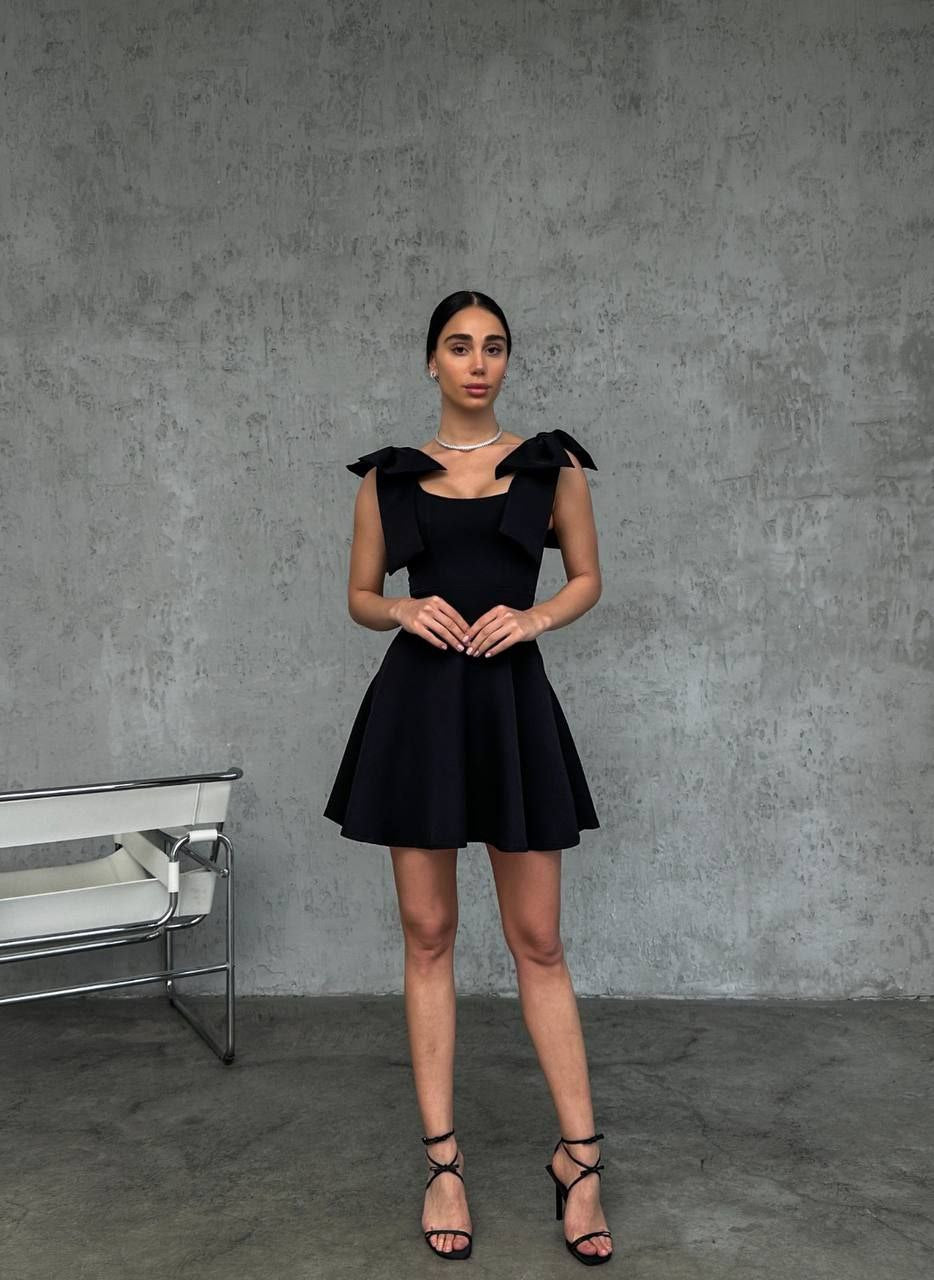 Черна рокля Naya