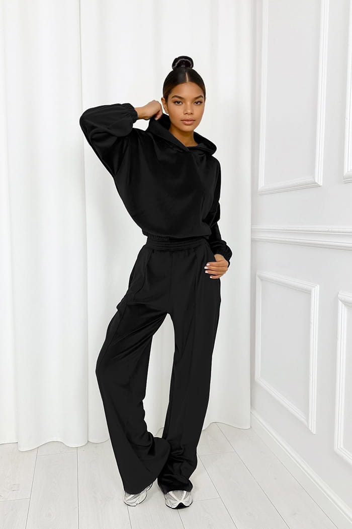 Черен анцуг Carii